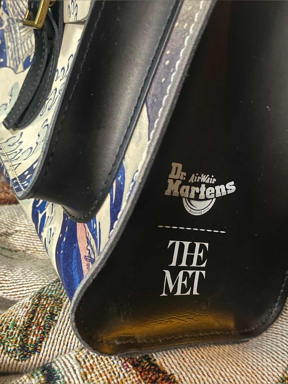 Dr. Martens x The MET Great Wave Backpack RARE - Picture 10 of 14